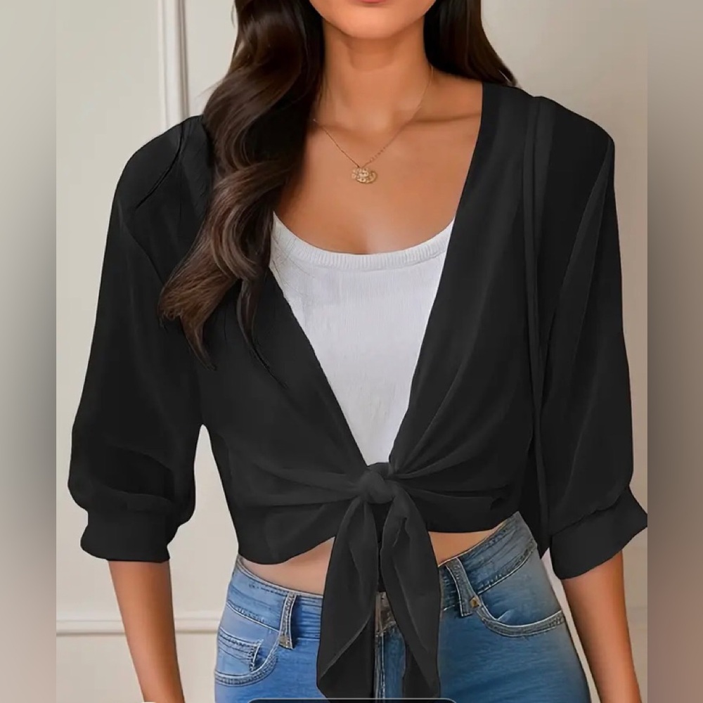 🖤New🖤Elegant Black Shrug🖤